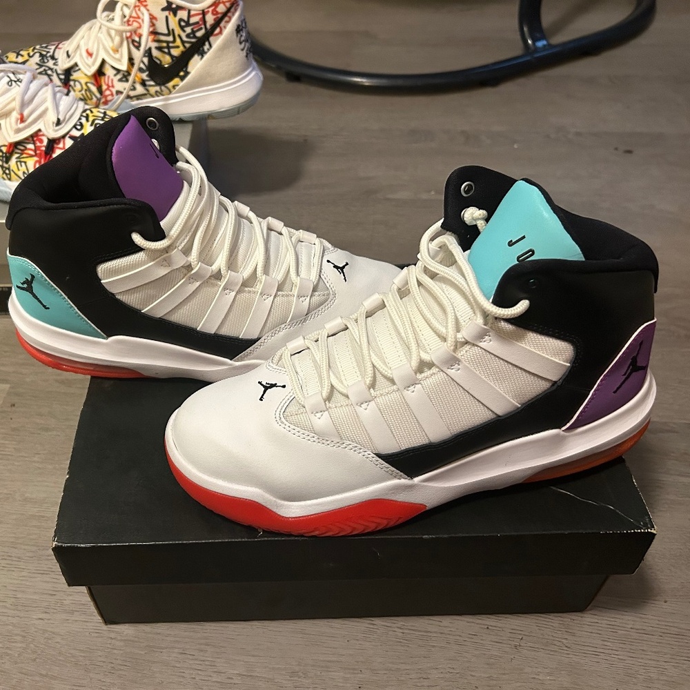 Jordan Max Auras